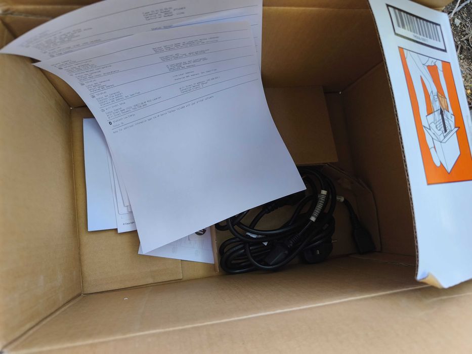 Чисто нов на 70 страници черно-бял лазерен принтер HP LaserJet M110w + нова касета