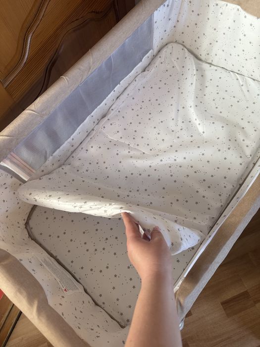 Продам приставную кроватку