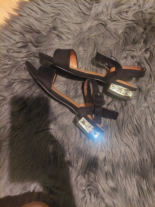 Vand incaltaminte noua, confortabila mar. 35 si 36