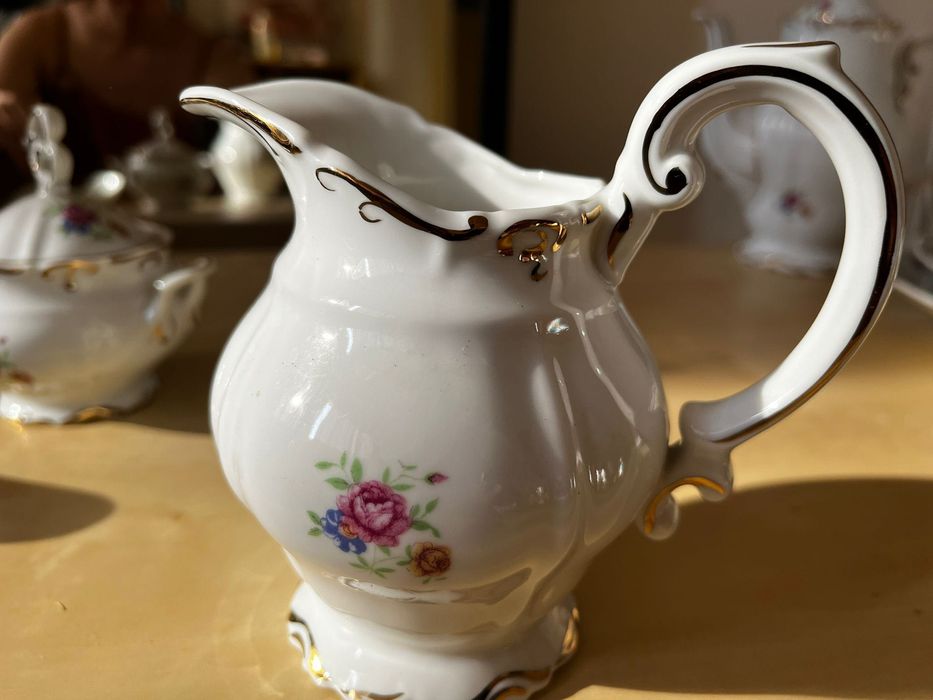 Set masă porțelan 53 piese (1982), stare excelentă, folosit ocazional.