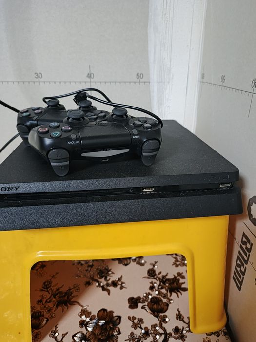 Продается плейтешен 4 срочна