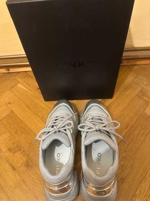 Продавам дамски обувки Pinko