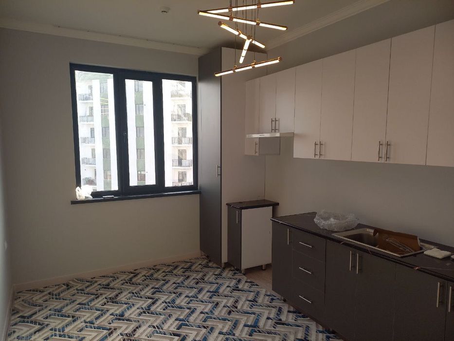 Srochna kvartira sotiladi Choshtepa 1 metro bekat