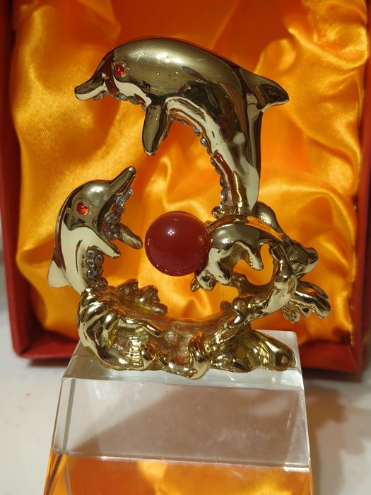 Продам статуэтку дельфинов