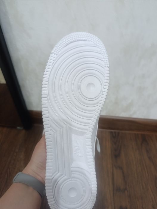 Продам кроссовки