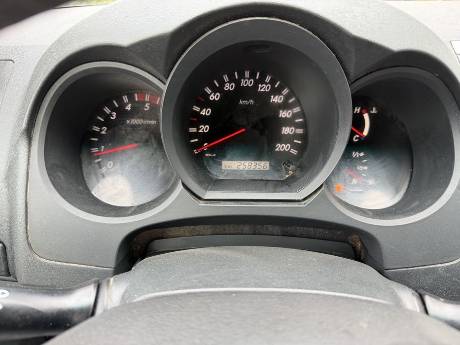 Toyota hilux  2.5/ 144 cp