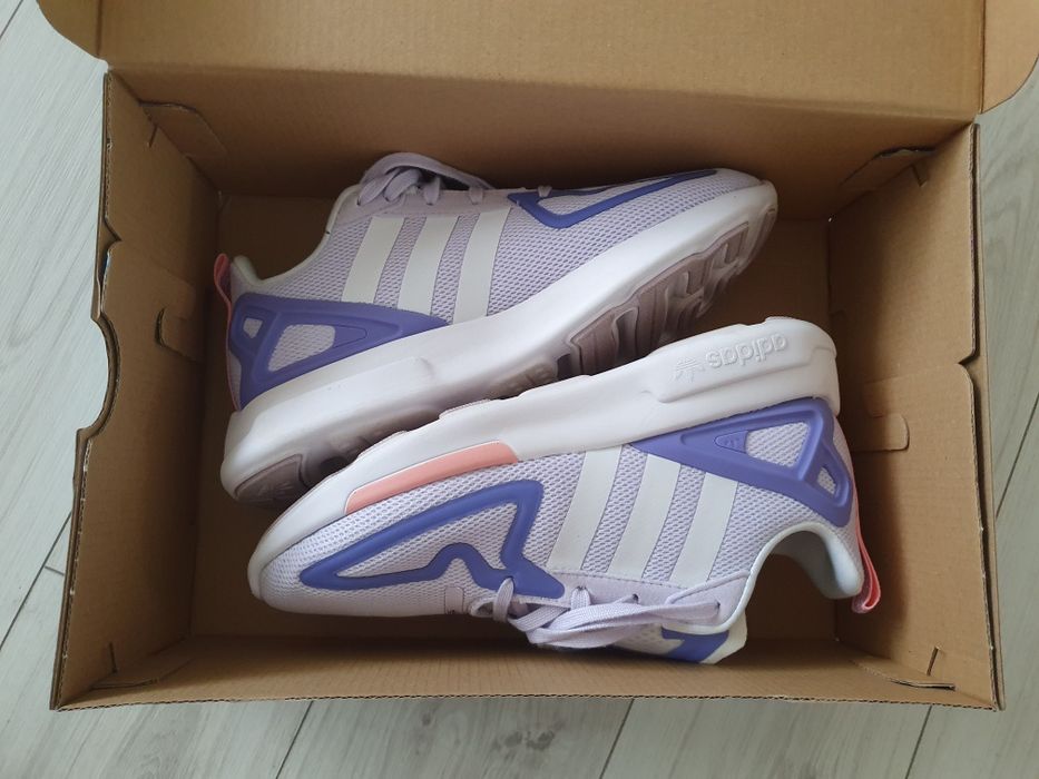 Vand incaltaminte Adidas