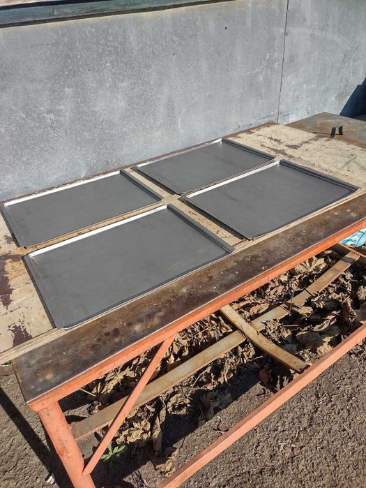 Изработка на тавички и форми за закуски , малинки и пици