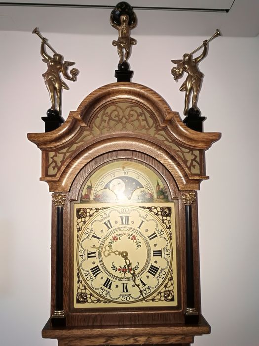 Стенен   бароков  часовник