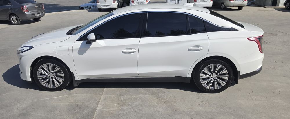 Срочно продаётся HONGQI mq5