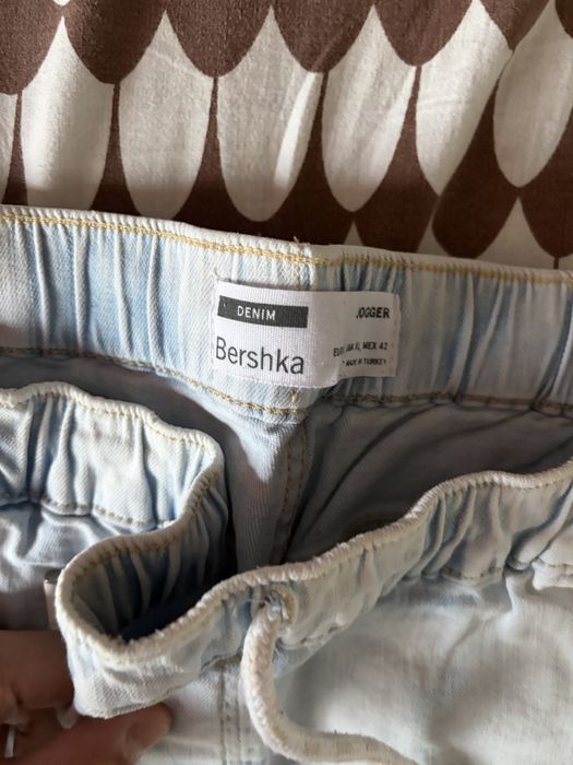 Blugi albastri berskha