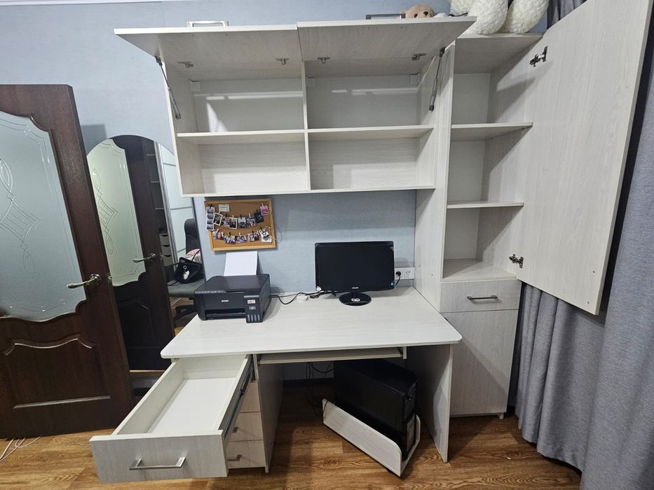 Продам компьютерный стол