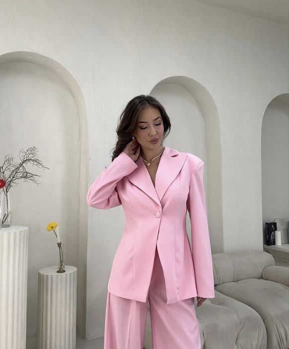 Розовая двойка с баской