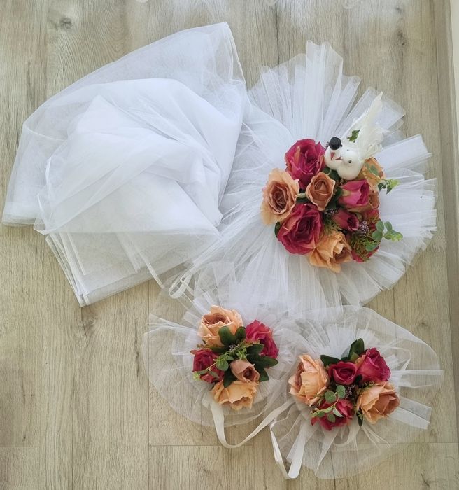 Decorațiuni nuntă mașină miri și nași