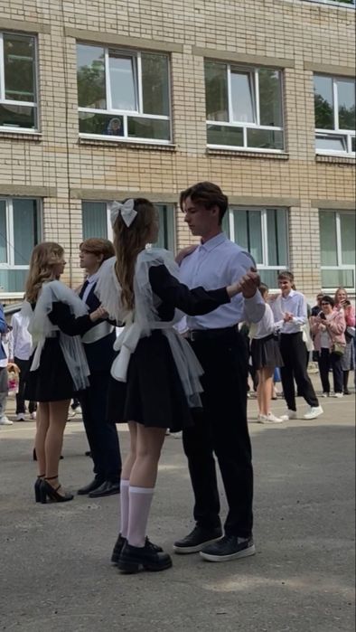 Постановка школьного вальса, хореограф