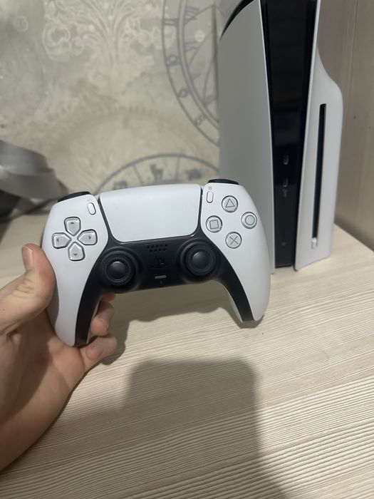 Play station 5 slim 1tb