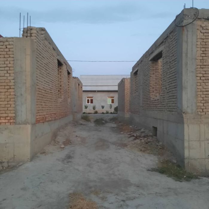 Курилиши тугалланмагам ховли уй