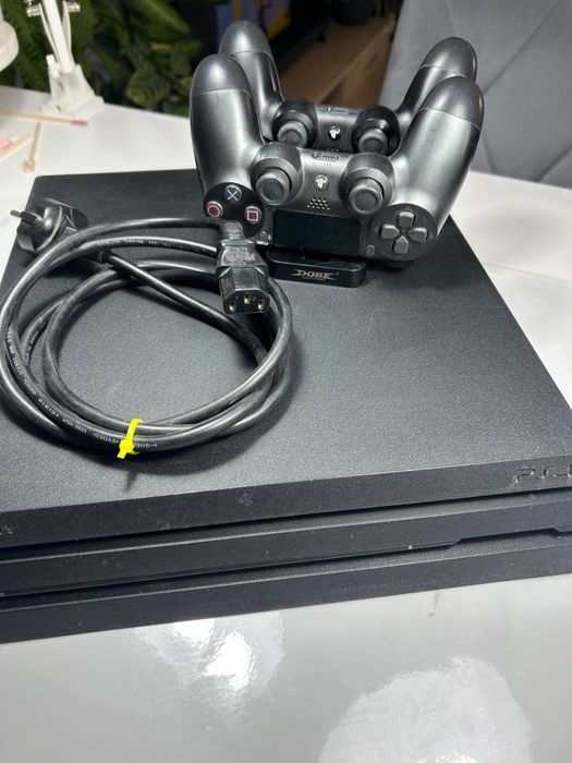 Ps4 pro 1T.