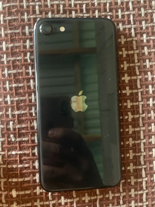 iPhone SE продам срочно