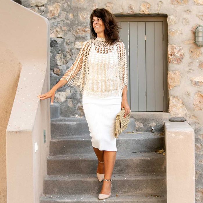 Уникалена наметка ръчно плетена с ресни в злато и чанта