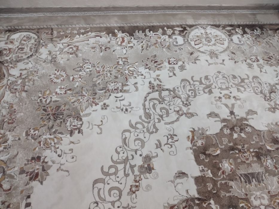 Срочно продается ковёр 2/3