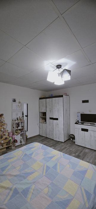 Къща с голям двор в село Поликраище