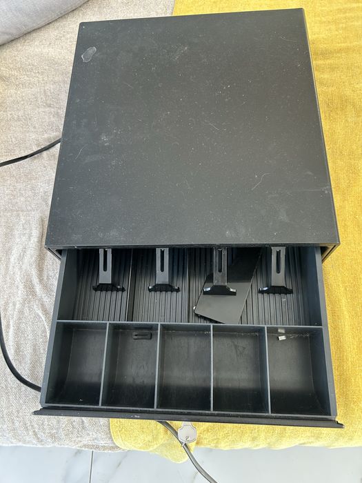 Денежный ящик рабочиц с ключем