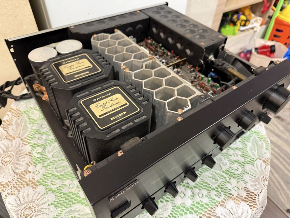 Pioneer A-757 Качествен стерео усилвател