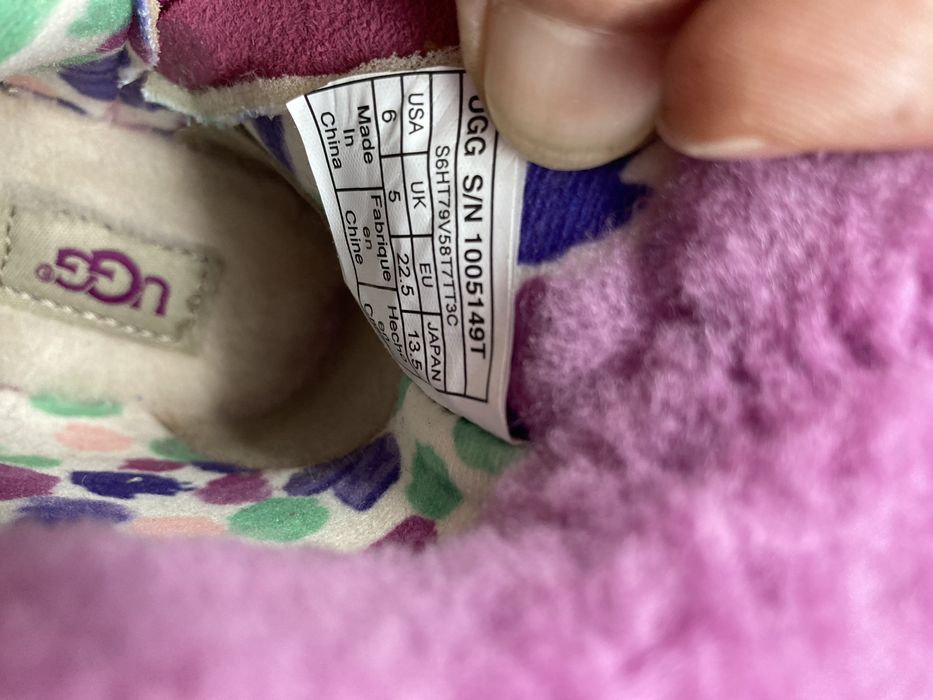 Боти ботушки естествена кожа детски 22-23 номер оригинални UGG