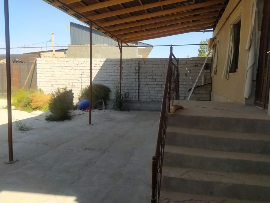 Uy joy sotiladi 6 sotih dakumentlari joyida zangiota tumanida bosuda