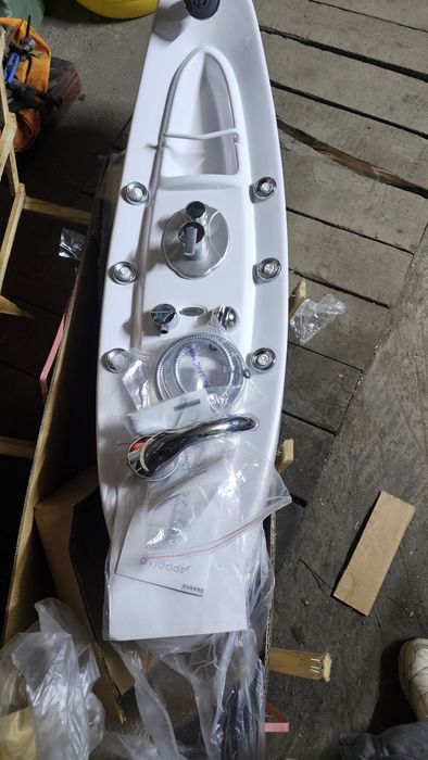 Душевая панель Appollo в белом цвете.