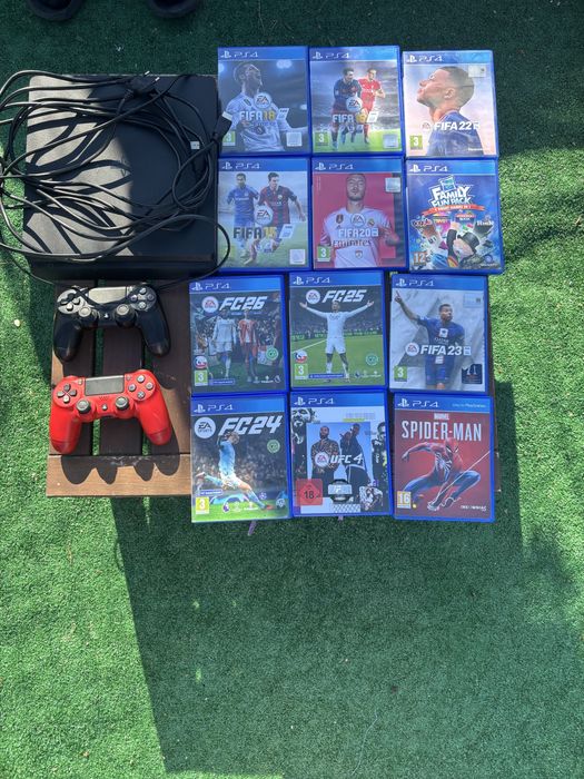 Vand Ps 4 cu 2 manete si 13 jocuri