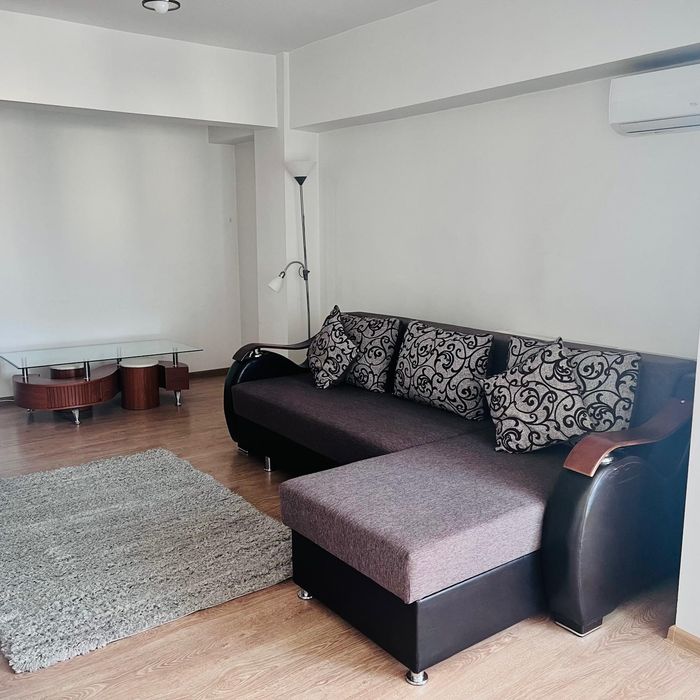 Închiriez apartament  3 camere, strada Victoriei lângă Shopping City T