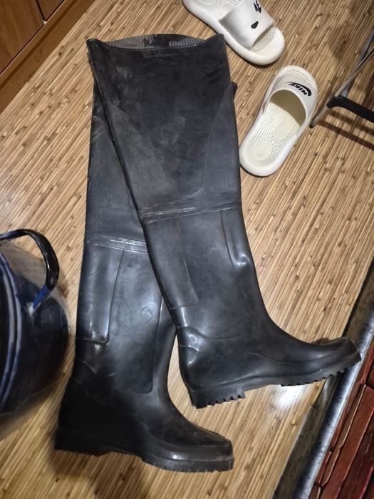 Продам резиновые болотные сапоги