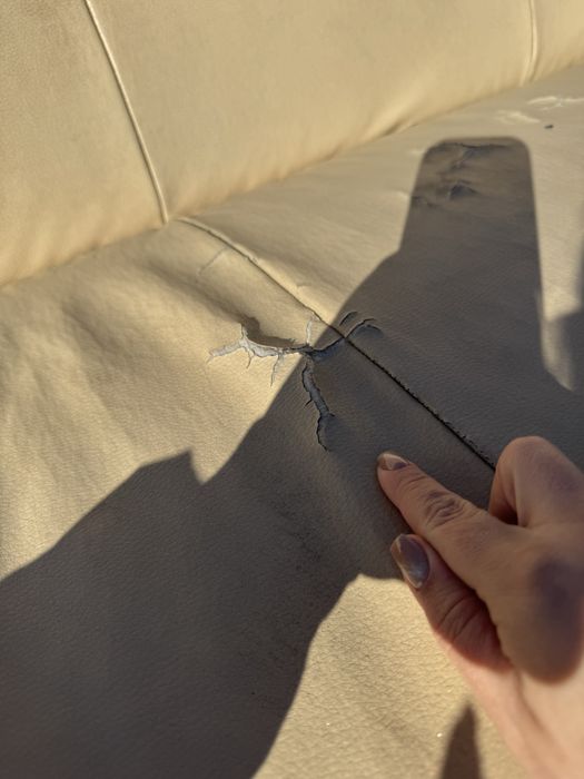 Canapele imitatie piele