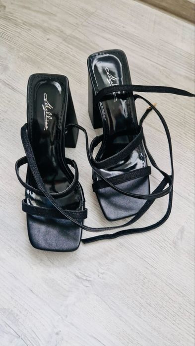 Sandale elegante noi