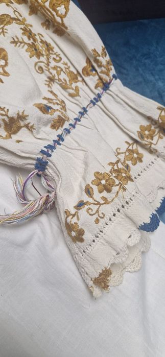 Costum popular  vechi cusut cu mătase