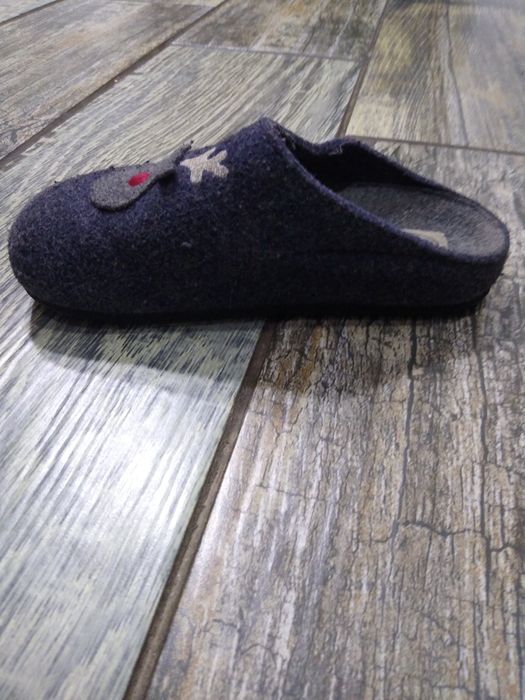 Продам домашние тапочки с оленем.