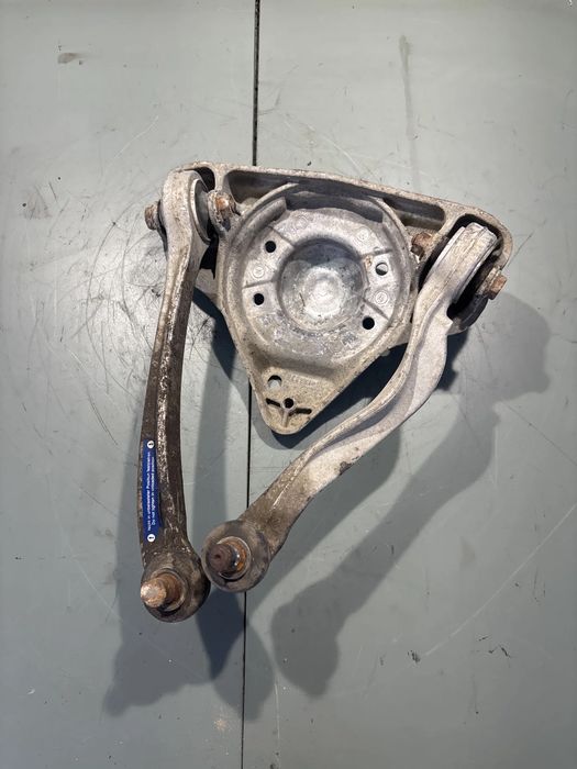 Flansa amortizor fata dreapta 8D0412383E Volkswagen VW Passat 2001