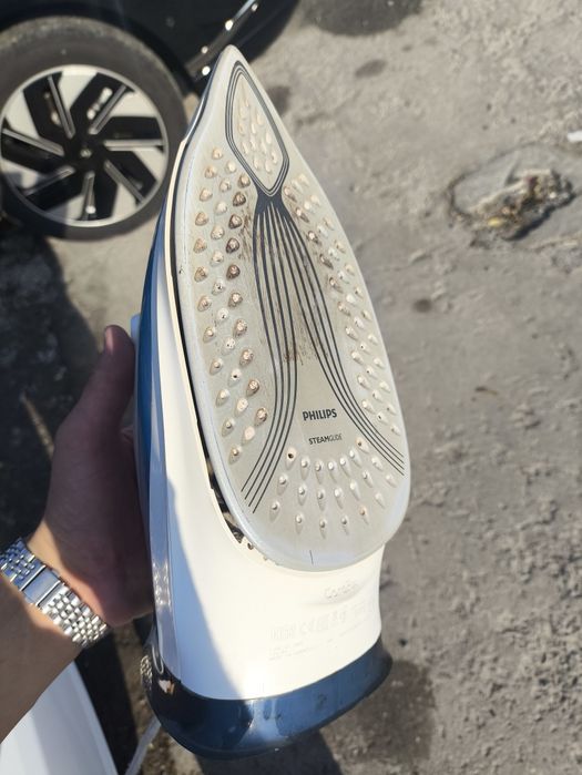 Утюг Philips в рабочем состоянии. Дазмон
