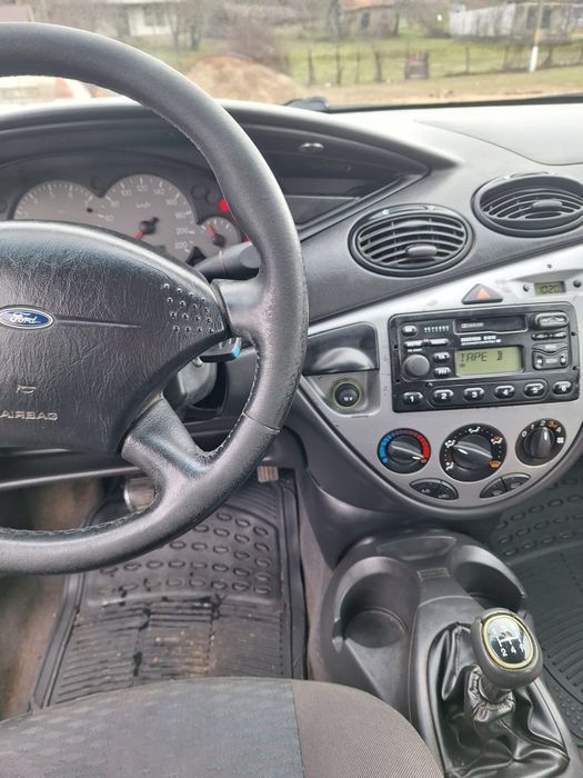 Vând ford focus 1.6 benzina an 2001