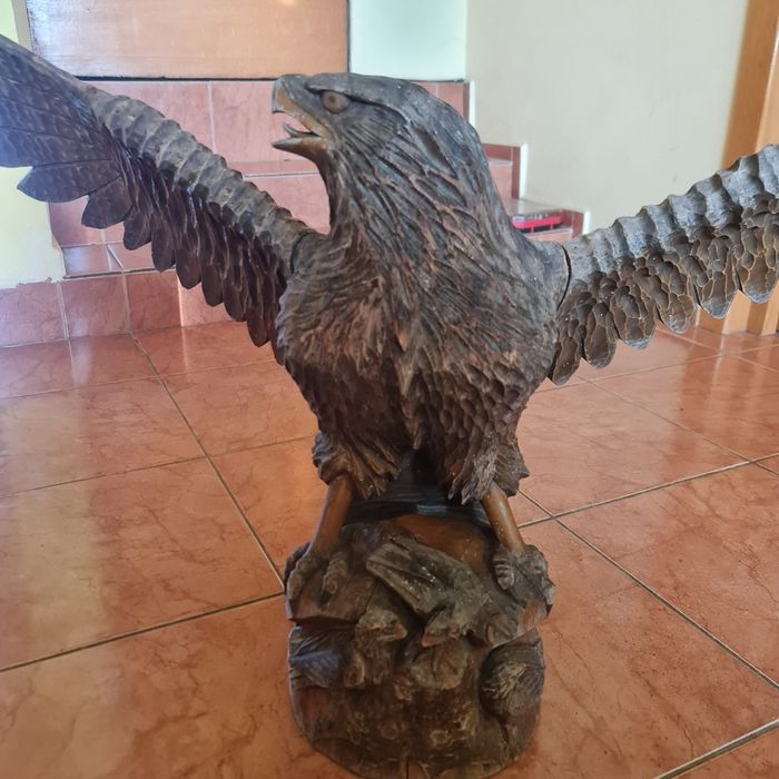 Statueta Vultur cu trei puișori.