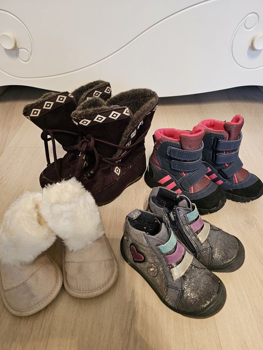 Ghete/ cizmulite/ papuci/ cizme marimea 21/22/23