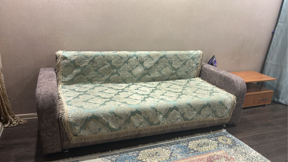 По часам 2000 тг за 1 ч. Центр