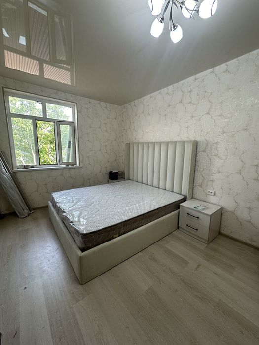 Двухспальный кровать с мягким изголовьем и бортами