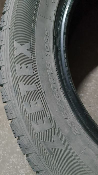 Три шины  235-60-R18  продам .