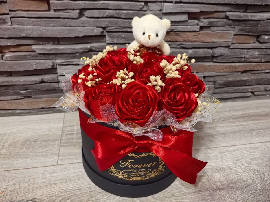 Букети от сатенени рози