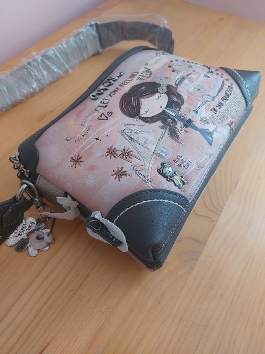 Чисто нова чанта Anekke