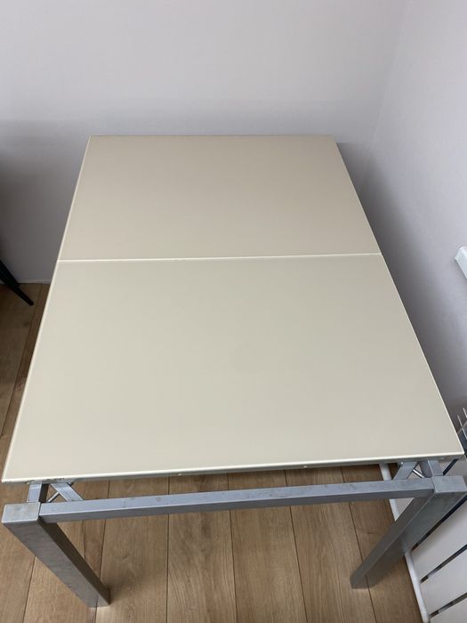 Стол в хорошем состоянии