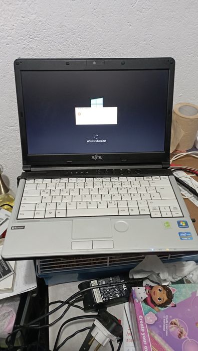 Laptop Fujitsu Lifebook  Procesor I5  / model S761

2.2 Intel